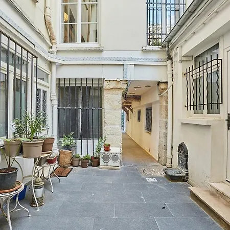 Apartment Center Of By Prestige Paris